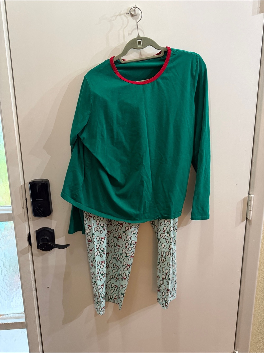 Women’s XL petite Green Long-Sleeve Pajama Top with Red Trim
